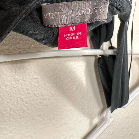 Vince Camuto Women's Long Sleeve
Asymmetrical Neckline Top Green
Size Medium - Picture 9 of 11